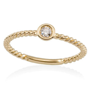 Circle diamond ring in gold